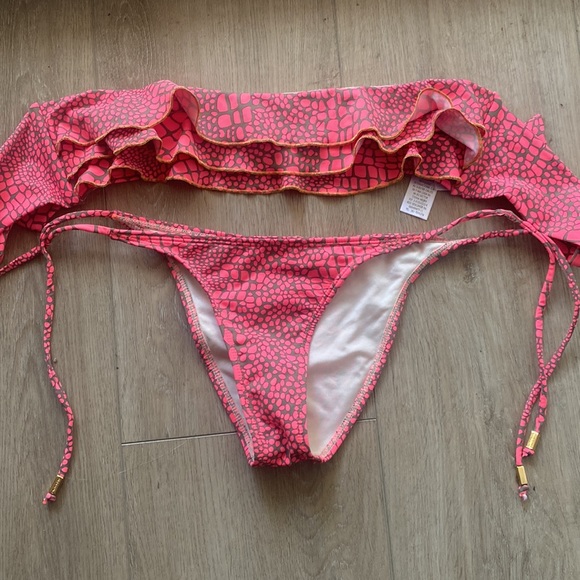 Onda de Mar Strapless Ruffle Swimsuit Worn once M - Picture 2 of 10